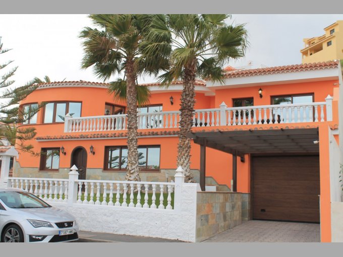 Villa for sale in San Isidro, Tenerife property, V05845