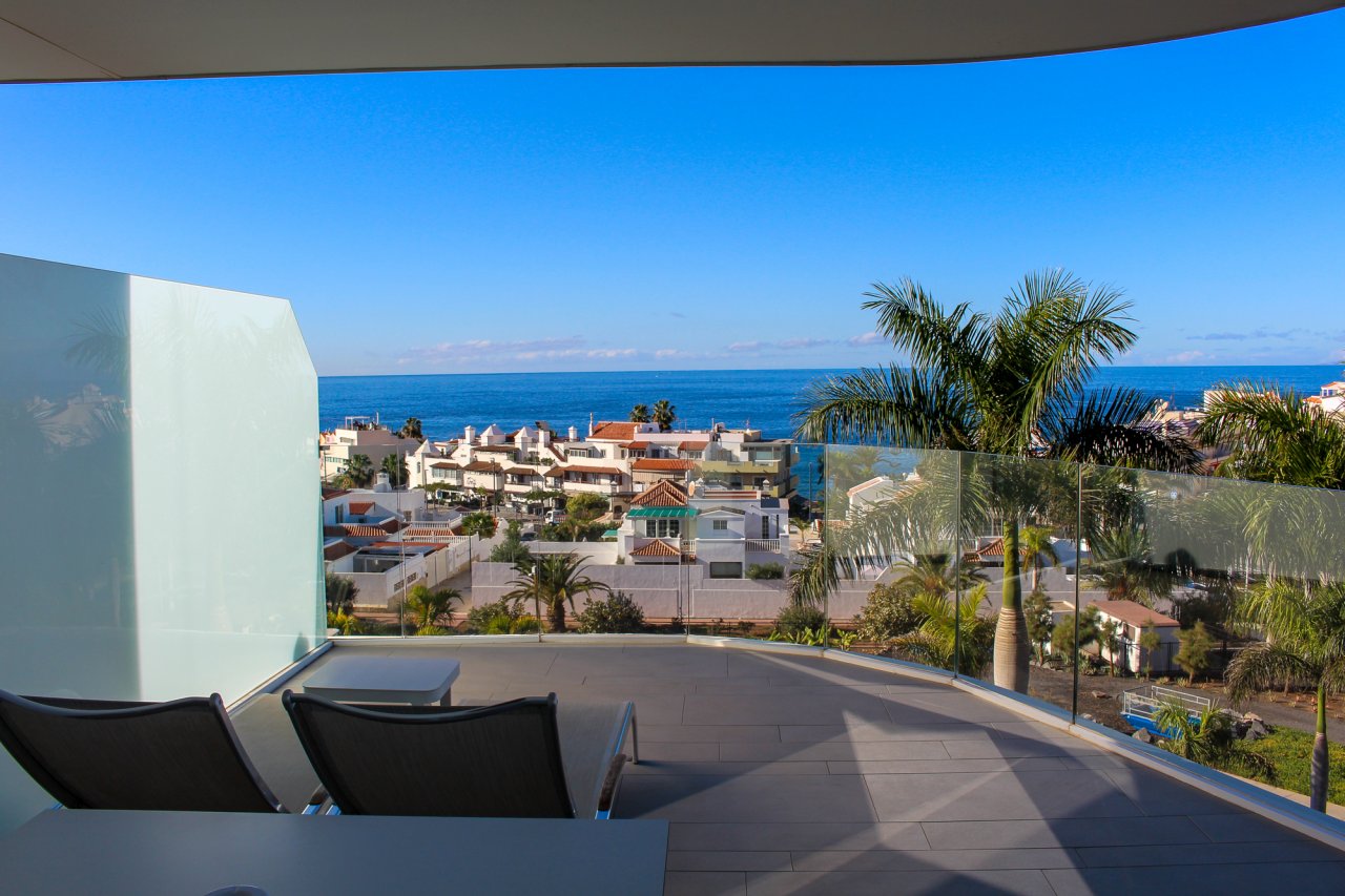 Apartment in La Caleta - Image 2