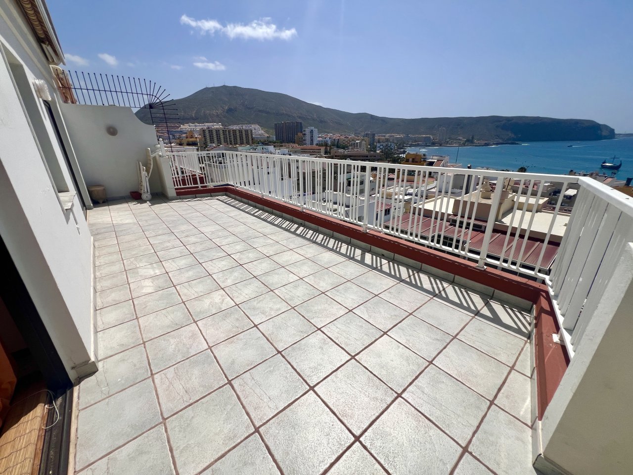 Apartment in Los Cristianos - Image 2